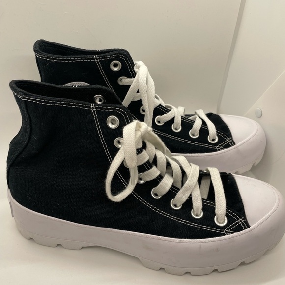 Chuck Taylor All Star Black Lugged Canvas Sneakers Size 8.5 - Picture 3 of 6